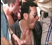 Un Tipo Muy Sexy Disfrutando De Un Gangbang Hardcore Pichaloca