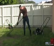 Papa sexy baise son jardinier