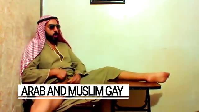 Muslim Gay Porn Hunk - Arab muslim dude jerking off - Gayfuror.com